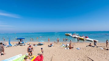 Aan het strand, een strandbar