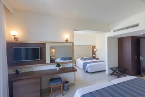 Minibar, iron/ironing board, free cribs/infant beds, free WiFi - Iliada Beach Hotel (Paralimni)