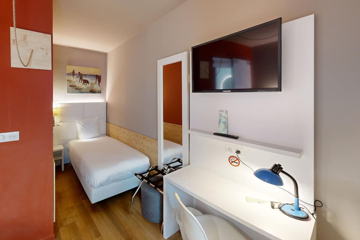 Habitación, 3 camas individuales (Pop) | Ropa de cama de alta calidad y cortinas blackout