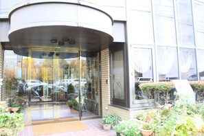 Property entrance - Nakatono Hotel (Sapporo)