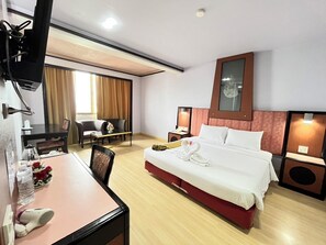 Executive Room | In-room safe, desk, rollaway beds, bed sheets - BP Grand Tower Hotel (Hat Yai)