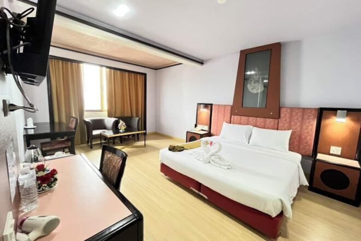 Een kluis op de kamer, een bureau, extra bedden, beddengoed