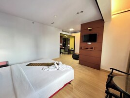 Executive Room | Öryggishólf í herbergi, skrifborð, aukarúm, rúmföt