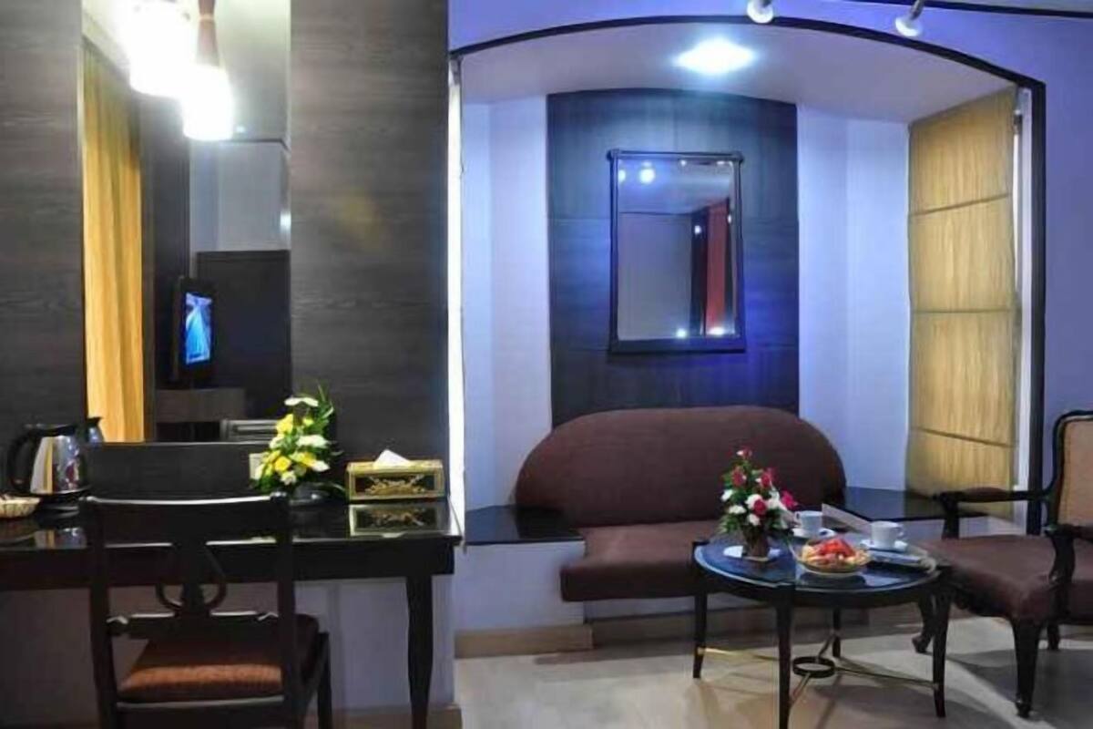 Woonruimte | Een 32-inch lcd-televisie met kabelzenders en televisie