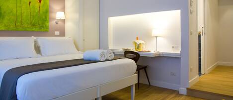 Phòng 3 | Minibar, két bảo mật tại phòng, bàn, phòng cách âm