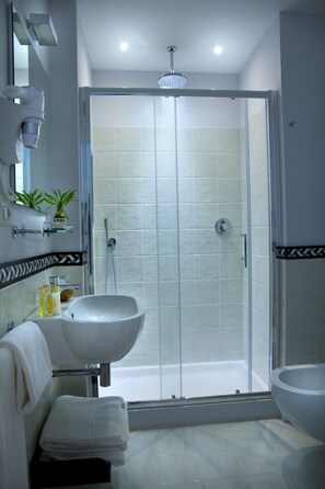 Double or Twin Room | Bathroom | Free toiletries, hair dryer, bidet, towels