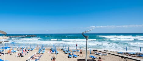 Una spiaggia nelle vicinanze