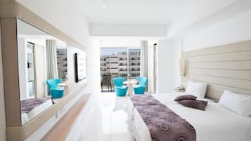 Minibar, tabla de planchar con plancha, cunas gratuitas y wifi gratis