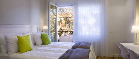 Double Room | Premium bedding, minibar, in-room safe, desk