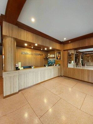 Reception - Suriwong Chumphon Hotel (Chumphon)