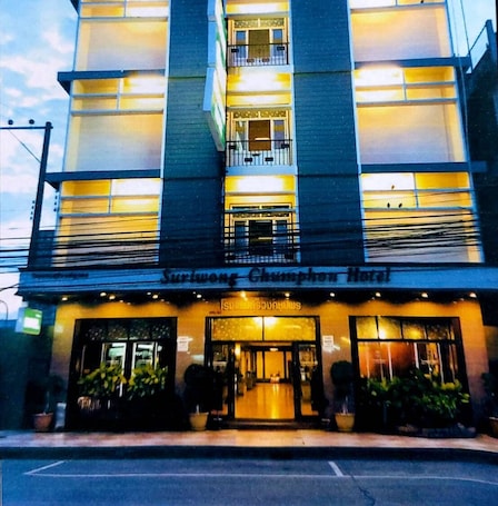 Front of property – evening/night. Suriwong Chumphon Hotel
