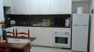 Superior Apartment, 2 Bedrooms, Balcony, City View | In-room dining