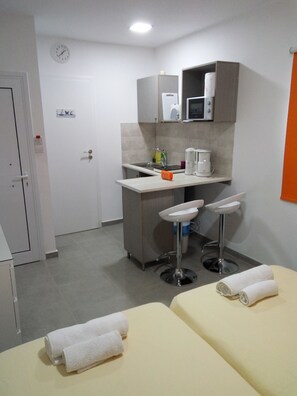 Studio | Private kitchen | Fridge, microwave, stovetop, coffee/tea maker - Elenapa Holiday Apartments (Ayia Napa)