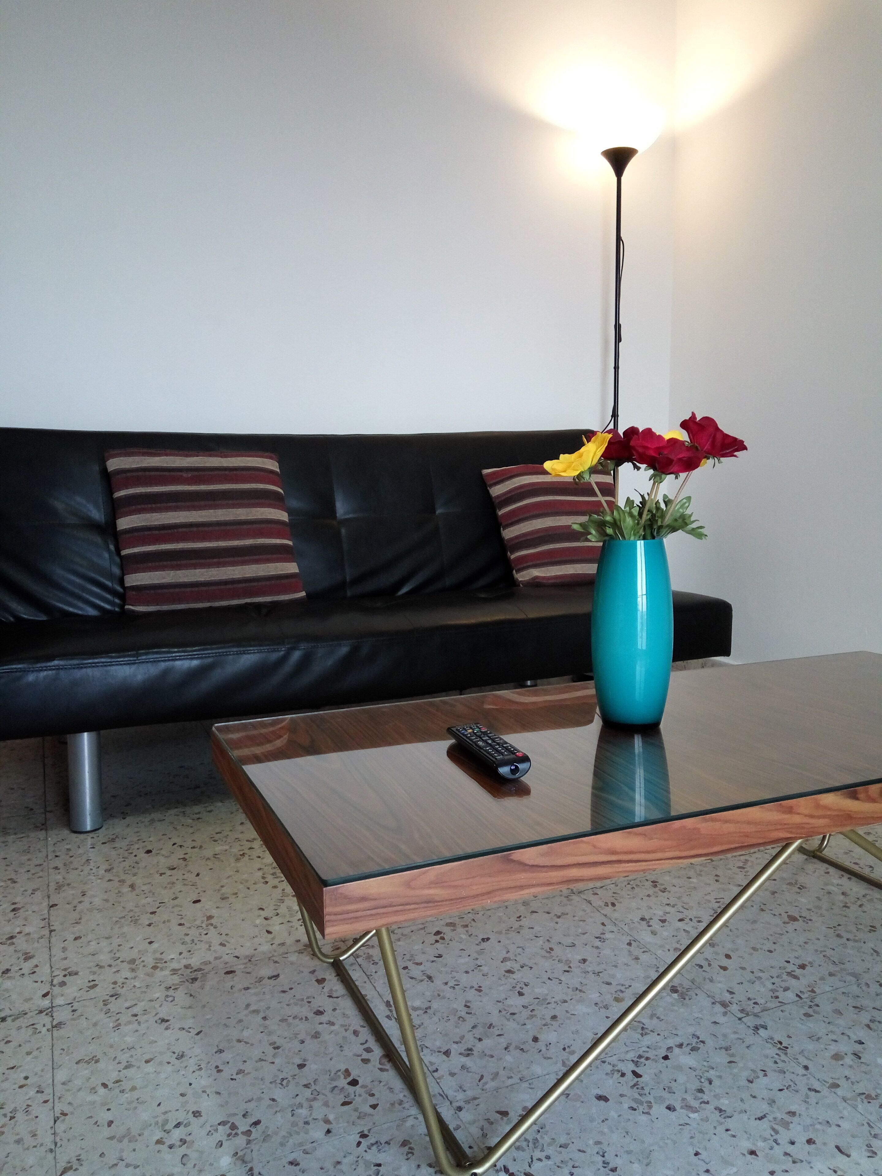 Apartamento, 2 habitaciones, balcón | Zona de estar | Una televisión LED