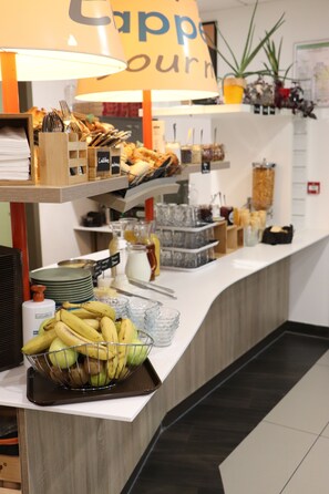 Daily buffet breakfast for a fee - First Inn Hotel Blois (Blois)