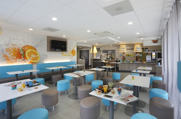 Buffet déjeuner (10 EUR par personne)