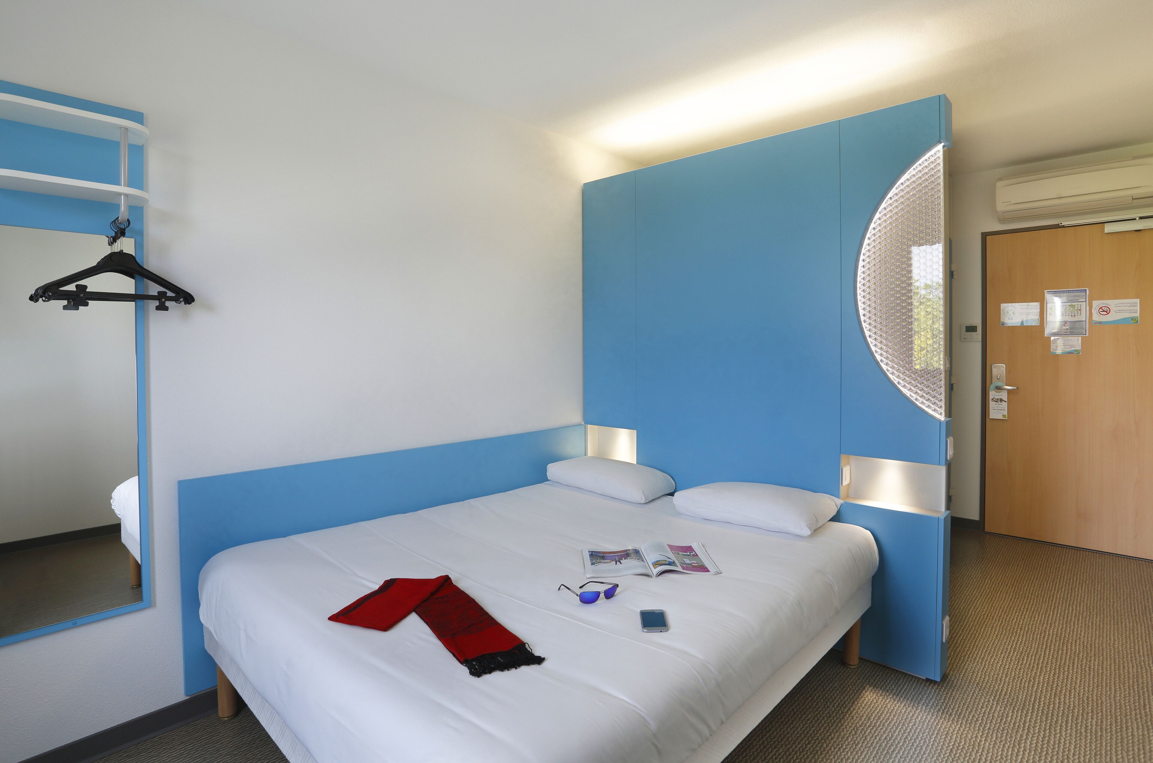 1 bedroom, desk, soundproofing, free wifi