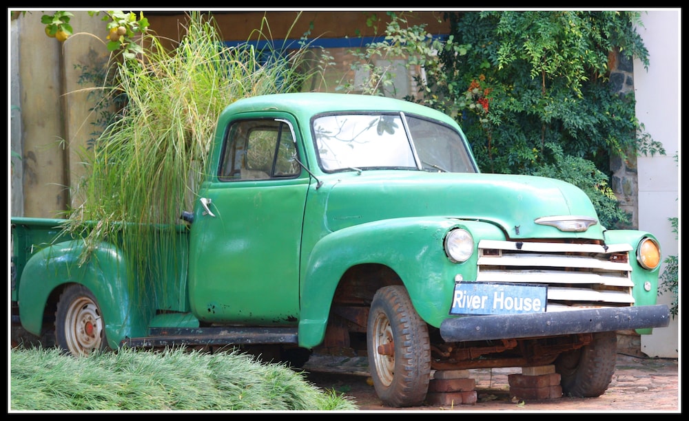 River House Lodge by null