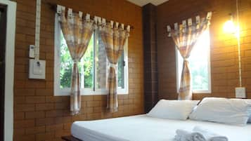 Superior Room (River View) | โต๊ะทำงาน, เตียงเสริม/เปล, Wi-Fi ฟรี