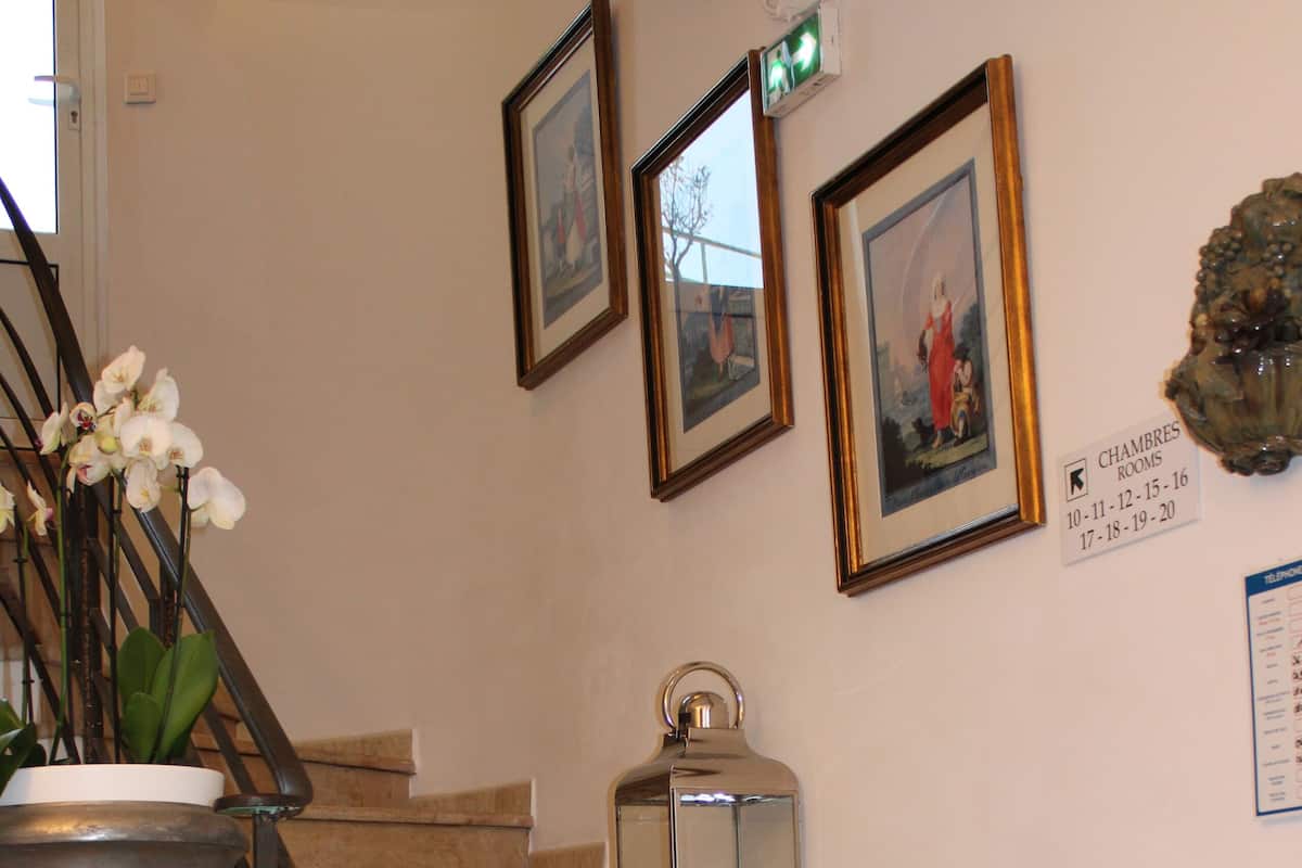 Egyptian cotton sheets, premium bedding, pillow-top beds, desk