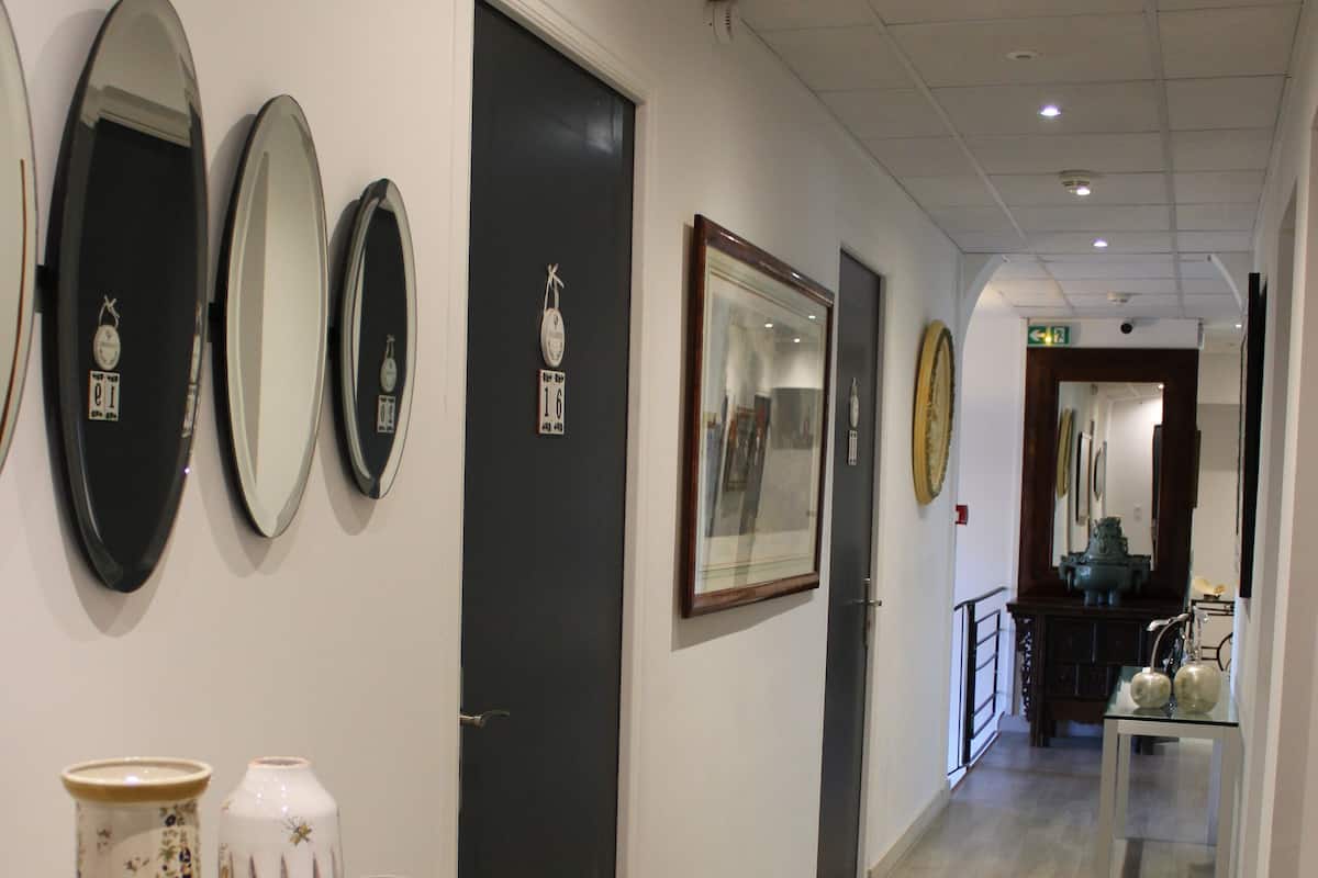 Egyptian cotton sheets, premium bedding, pillow-top beds, desk