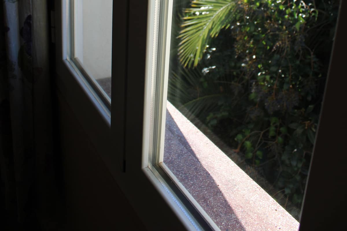 Egyptian cotton sheets, premium bedding, pillow-top beds, desk