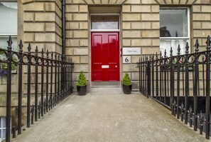Property entrance - Haymarket Apartments (Edinburgh)