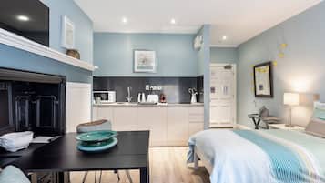 Twin Room 2 (Lower Ground) | Ιδιωτική κουζίνα | Ψυγείο, μαγειρικές εστίες, βραστήρας για καφέ/τσάι, βραστήρας νερού