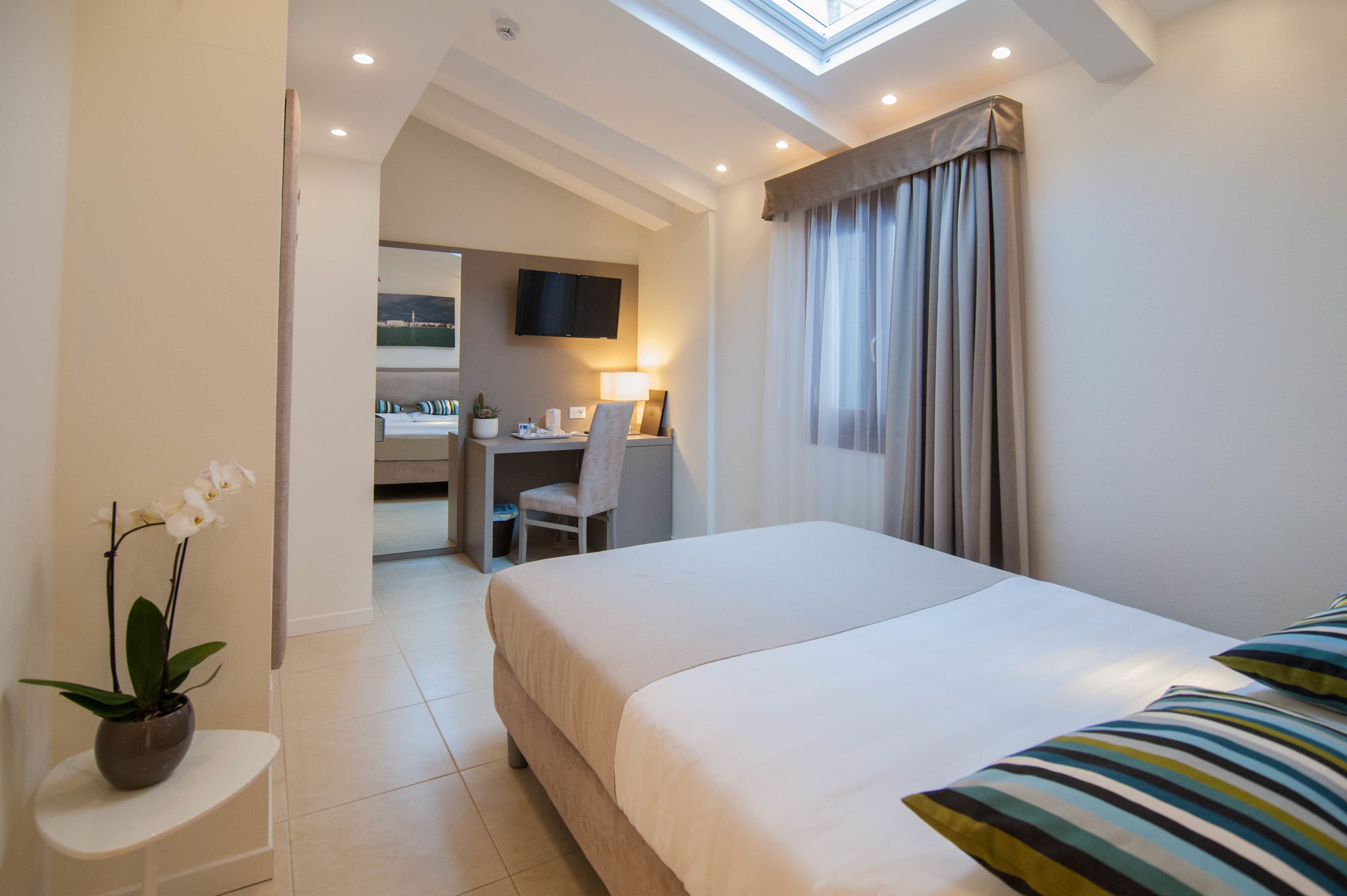 economy double room, 1 large single bed | down duvets, in-room safe, desk, free wifi