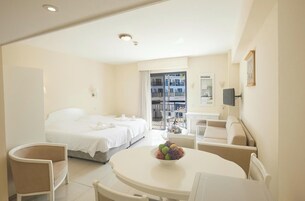 Minibar, cunas gratuitas y wifi 