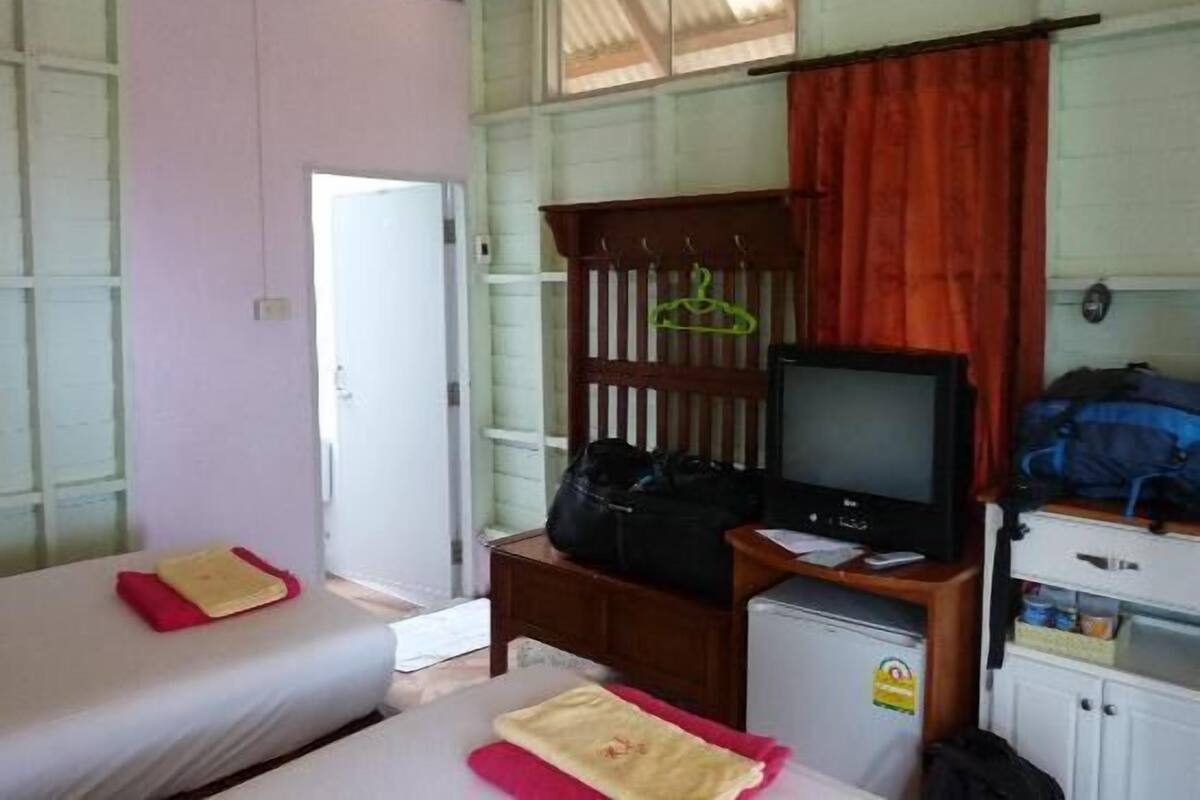 Sea View Bungalow (Fan) | Minibar, desk, rollaway beds, free WiFi