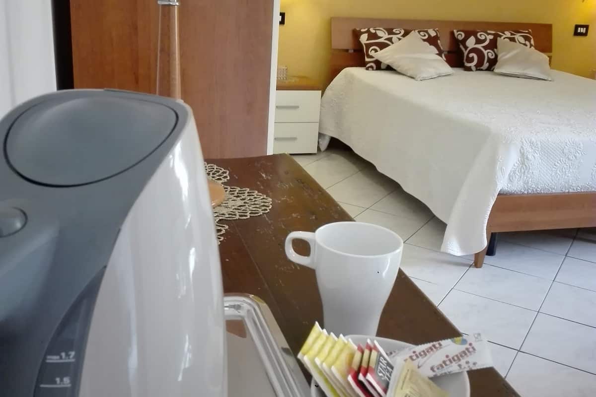 Habitación doble | Caja de seguridad en la habitación, escritorio y wifi gratis