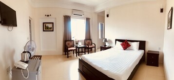Basic Double or Twin Room, 1 Bedroom | Minibar, desk, soundproofing, free WiFi