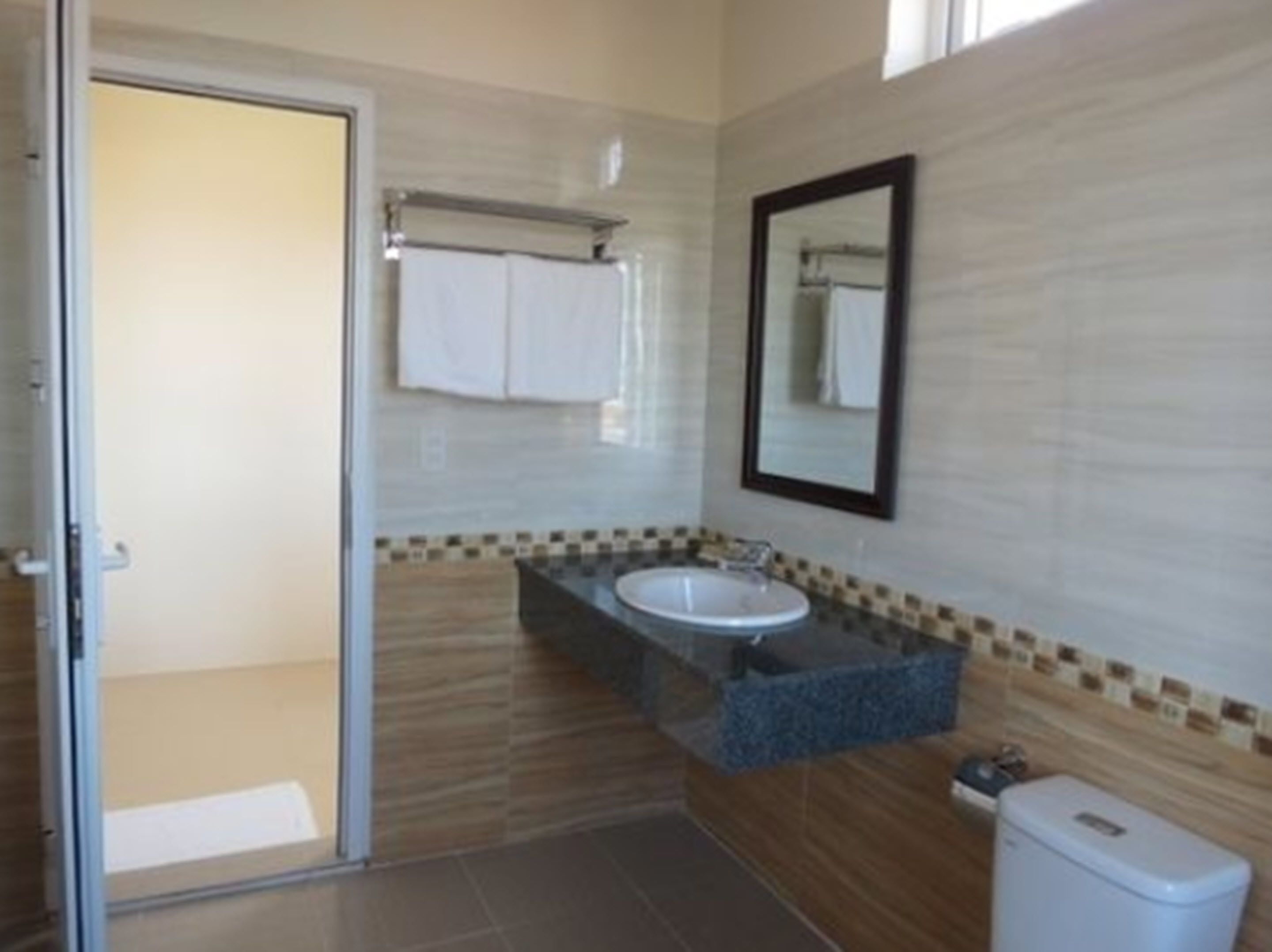 minibar, desk, soundproofing, free wifi