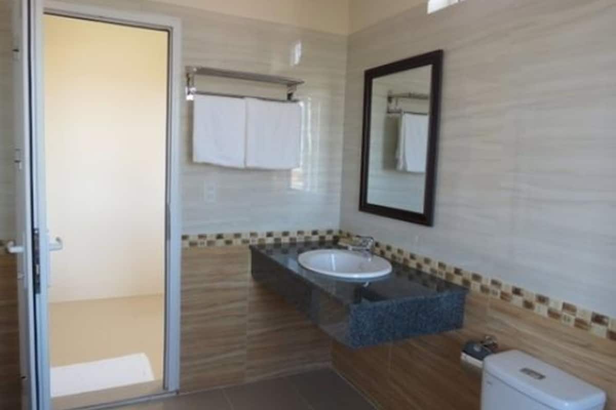 minibar, desk, soundproofing, free wifi