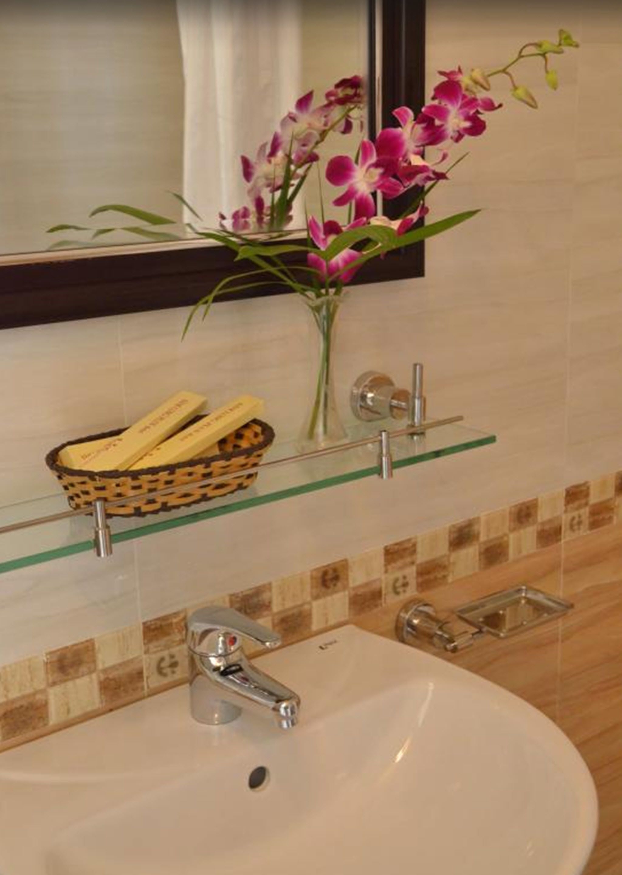 shower, free toiletries, hair dryer, slippers