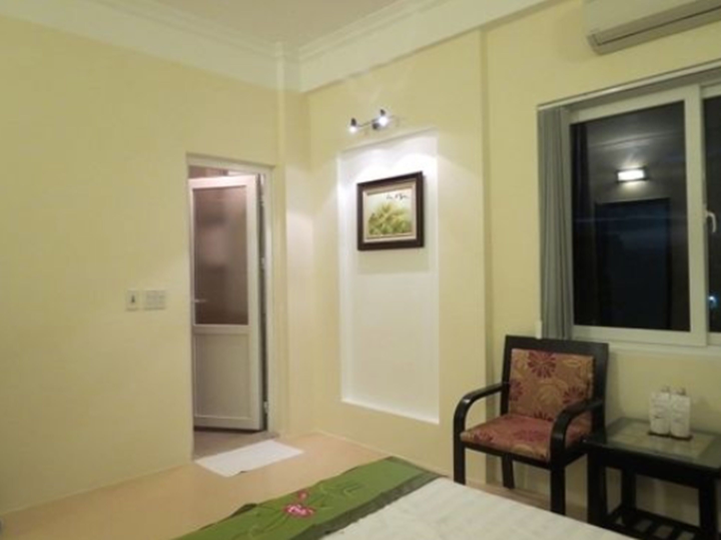 minibar, desk, soundproofing, free wifi