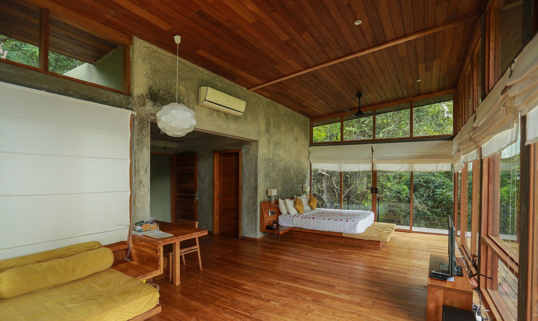 1 Schlafzimmer, hochwertige Bettwaren, Daunenbettdecken, Minibar