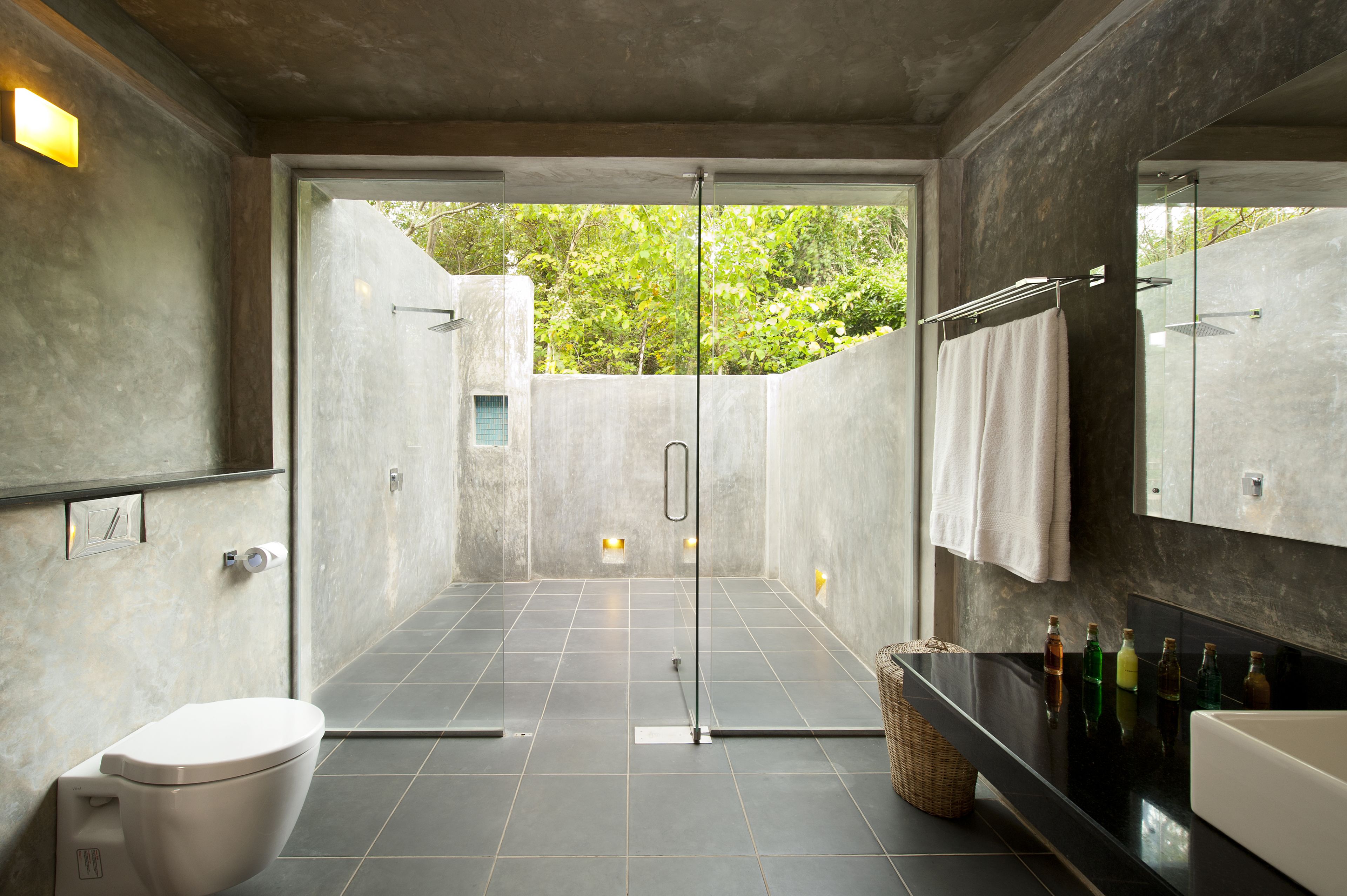 shower, rainfall showerhead, free toiletries, hair dryer