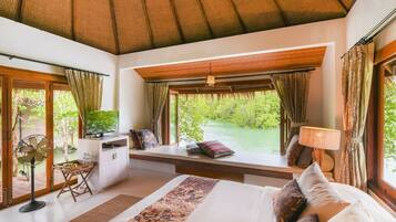 独特开间, 1 张特大床, 阳台, 运河景观 | 1 多间卧室、客房内保险箱、免费 WiFi