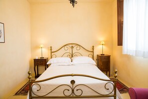 WiFi (free), individually decorated, individually furnished, bed sheets
