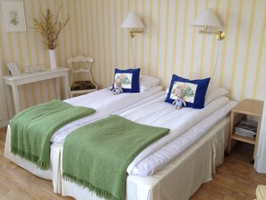 Double Room, Shared Bathroom - Hotell Floras Trädgård (Öregrund)