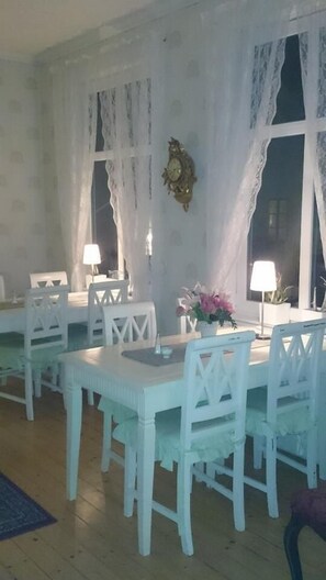 Free breakfast  - Hotell Floras Trädgård (Öregrund)