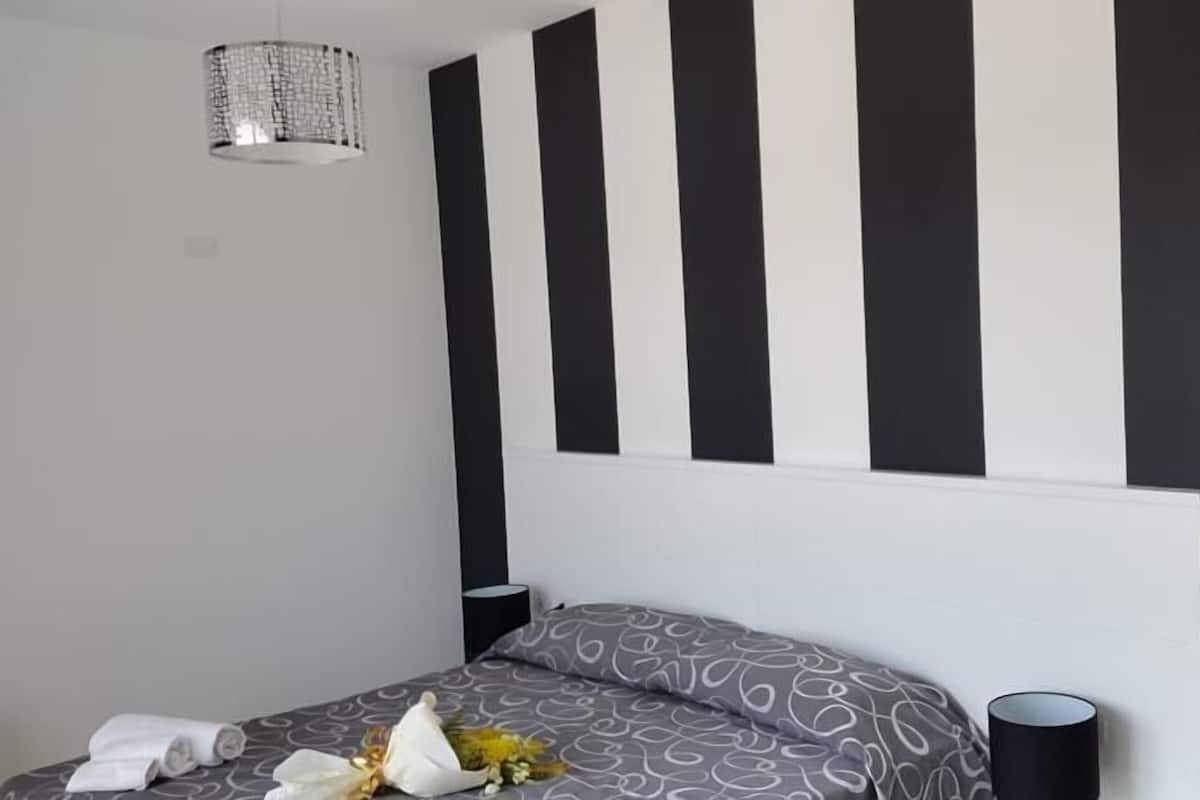 Superior Double or Twin Room | Gebar bulu kapas, peti besi dalam bilik, meja, kalis bunyi