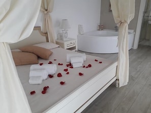 Deluxe-Doppelzimmer | Daunenbettdecken, Zimmersafe, Schreibtisch, schallisolierte Zimmer