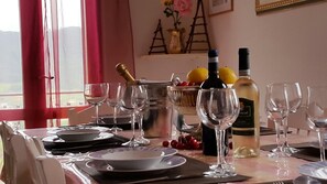 슈피리어 아파트, 침실 2개 | 다이닝