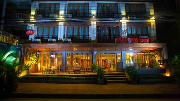 Façade de l’hébergement - soirée/nuit