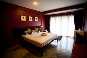 Desk, rollaway beds, free WiFi - Afterglow hostel (Mae Sai)