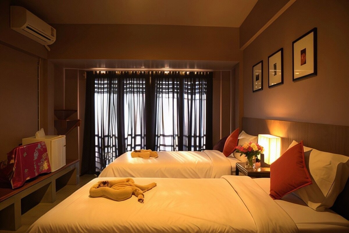 Desk, rollaway beds (surcharge), WiFi (free)