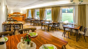 Breakfast area - Hotel Hirsch (Freudenstadt)